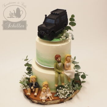 hochzeitstorte_schiller_konditorei schiller_Torte_geländewagen_defender_land rover_modeliertes Brautpaar